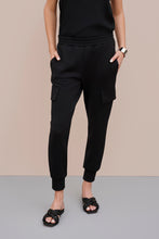 Load image into Gallery viewer, CUFFED JOGGERS WITH SEWN-ON POCKET FLAPS