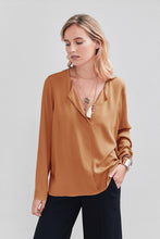 Load image into Gallery viewer, Blouse with front pleat 46 / NUT