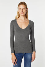 Load image into Gallery viewer, BASIC V-NECK TOP IN STRETCHY VISCOSE JERSEY