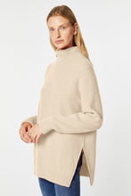 Load image into Gallery viewer, CHUNKY CASHMERE KNIT SWEATER WITH GOLD ZIPPER AT THE HEM