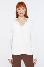 Load image into Gallery viewer, CRÊPE DE CHINE V-NECK LOOSE SHIRT