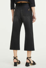 Load image into Gallery viewer, BLACK DENIM CROPPED JEANS