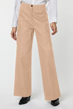Load image into Gallery viewer, CARGO PANTS IN COTTON GABERDINE WITH BIG SIDE POCKETS