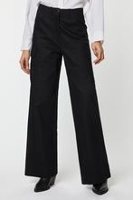 Load image into Gallery viewer, CARGO PANTS IN COTTON GABERDINE WITH BIG SIDE POCKETS