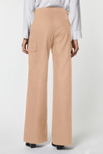 Load image into Gallery viewer, CARGO PANTS IN COTTON GABERDINE WITH BIG SIDE POCKETS