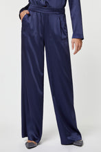 Load image into Gallery viewer, BELTED PANTS IN STRETCHY SATIN