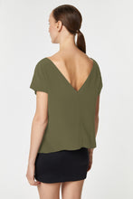 Load image into Gallery viewer, CROPPED T-SHIRT IN CRÊPE DE CHINE