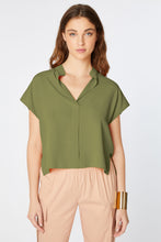 Load image into Gallery viewer, BOXY SLEEVELESS SHIRT IN CRÊPE DE CHINE WITH MANDARIN COLLAR