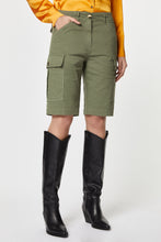 Load image into Gallery viewer, CARGO SHORTS IN DENIM-LOOK STRETCHY COTTON GABERDINE
