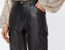 Load image into Gallery viewer, CARGO PANTS IN FAUX LEATHER