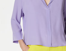 Load image into Gallery viewer, BOXY V-NECK COLLARED SHIRT IN CRÊPE DE CHINE WITH Ÿ SLEEVES