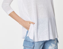 Load image into Gallery viewer, CREW NECK TOP IN LINEN/VISCOSE JERSEY WITH A PLUNGING V-NECK AT THE BACK