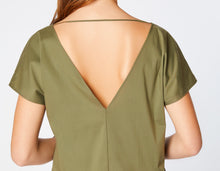 Load image into Gallery viewer, BOXY TOP IN STRETCHY COTTON POPLIN WITH DOUBLE V NECK