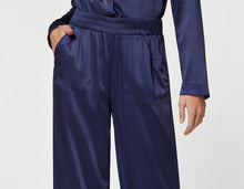 Load image into Gallery viewer, BELTED PANTS IN STRETCHY SATIN