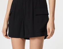 Load image into Gallery viewer, BERMUDA SHORTS IN STRETCHY VISCOSE CRÊPE