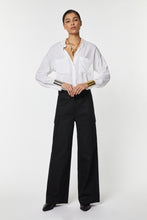 Load image into Gallery viewer, CARGO PANTS IN COTTON GABERDINE WITH BIG SIDE POCKETS