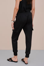 Load image into Gallery viewer, CUFFED JOGGERS WITH SEWN-ON POCKET FLAPS
