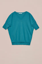 Load image into Gallery viewer, COTTON V-NECK TOP WITH THREE QUARTER SLEEVES
