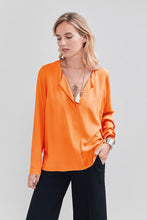 Load image into Gallery viewer, Blouse with front pleat 46 / PUMPKIN
