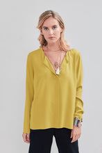 Load image into Gallery viewer, Blouse with front pleat 48 / MAPLE
