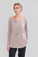Load image into Gallery viewer, Contrasting fabric t-shirt 40 / NUDE
