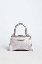 Load image into Gallery viewer, BOXY TOP-HANDLE BAG IN TUMBLED LEATHER
