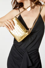 Load image into Gallery viewer, CLUTCH BAG IN FAUX CROCODILE LEATHER WITH GOLD METAL CHAIN
