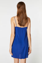 Load image into Gallery viewer, CREPE DE CHINE MIDI DRESS WITH METAL CLIP IN THE MIDDLE
