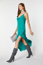 Load image into Gallery viewer, CREPE DE CHINE MAXI DRESS WITH METAL CLIP IN THE MIDDLE
