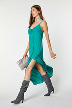 Load image into Gallery viewer, CREPE DE CHINE MAXI DRESS WITH METAL CLIP IN THE MIDDLE
