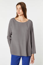 Load image into Gallery viewer, CREW NECK BLOUSE IN CREPE DE CHINE
