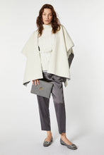 Load image into Gallery viewer, CHUNKY CABLE-KNIT TURTLENECK SWEATER
