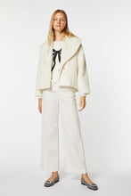 Load image into Gallery viewer, CHUNKY KNIT SWEATER WITH BOW PATTERN
