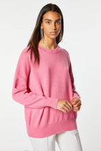 Load image into Gallery viewer, BOXY CREW-NECK JUMPER IN CHUNKY CASHMERE
