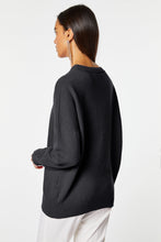 Load image into Gallery viewer, BOXY CREW-NECK JUMPER IN CHUNKY CASHMERE
