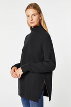 Load image into Gallery viewer, CHUNKY CASHMERE KNIT SWEATER WITH GOLD ZIPPER AT THE HEM

