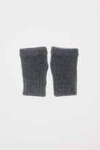Load image into Gallery viewer, FINGERLESS GLOVES IN CHUNKY CASHMERE
