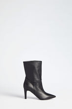 Load image into Gallery viewer, BOOTS WITH ABOVE THE ANKLE WITH A TAPERED TOE AND THIN HEEL
