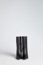 Load image into Gallery viewer, BOOTS WITH ABOVE THE ANKLE WITH A TAPERED TOE AND THIN HEEL
