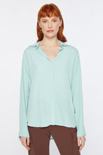Load image into Gallery viewer, CRÊPE DE CHINE V-NECK LOOSE SHIRT
