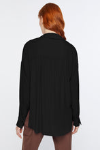 Load image into Gallery viewer, CRÊPE DE CHINE V-NECK LOOSE SHIRT
