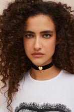 Load image into Gallery viewer, HEART-SHAPED CHOKER WITH VELVET RIBBON
