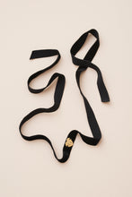 Load image into Gallery viewer, HEART-SHAPED CHOKER WITH VELVET RIBBON

