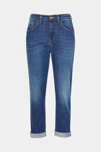 Load image into Gallery viewer, BOYFRIEND JEANS IN MEDIUM-WASH STRETCH DENIM WITH TURN-UPS 
