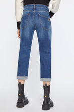Load image into Gallery viewer, BOYFRIEND JEANS IN MEDIUM-WASH STRETCH DENIM WITH TURN-UPS 
