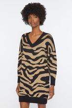 Load image into Gallery viewer, CHUNKY WOOL MAXI PULL WITH METALLIC ANIMAL PATTERN
