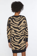 Load image into Gallery viewer, CHUNKY WOOL MAXI PULL WITH METALLIC ANIMAL PATTERN
