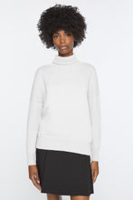 Load image into Gallery viewer, CHUNKY WOOL TURTLENECK SWEATER 
