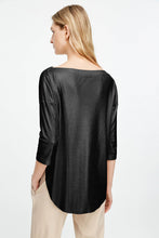 Load image into Gallery viewer, BOXY SWEATER IN METALLIC RIBBED KNIT 
