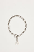 Load image into Gallery viewer, CREWNECK NECKLACE WITH CARABINER CLOSURE AND CG LOGO
